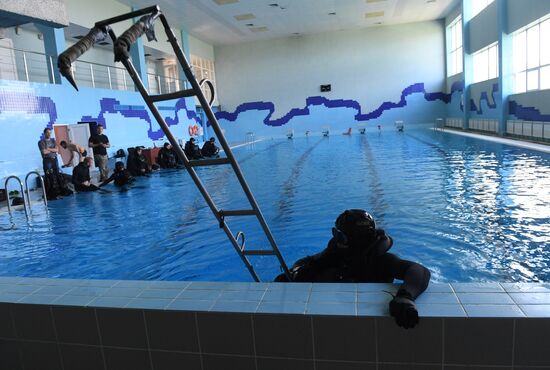Combat swimmers train at Federal Security Service Special Task Force Center