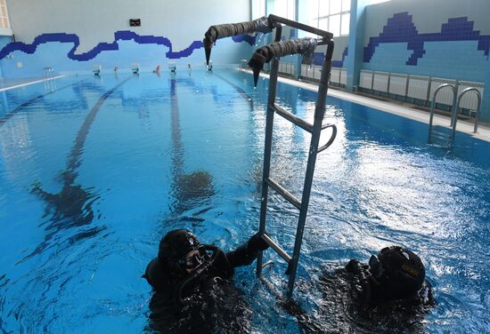 Combat swimmers train at Federal Security Service Special Task Force Center