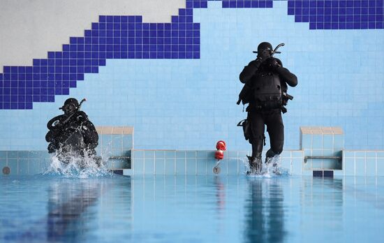 Combat swimmers train at Federal Security Service Special Task Force Center