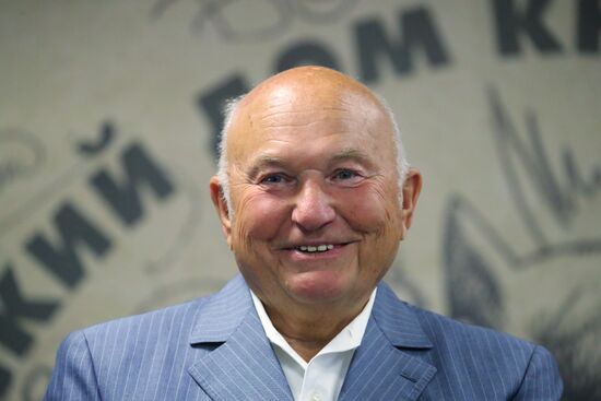 Yury Luzhkov presents book 'Russia is at the Crossroads... Deng Xiaoping and spinsters of monetarism'