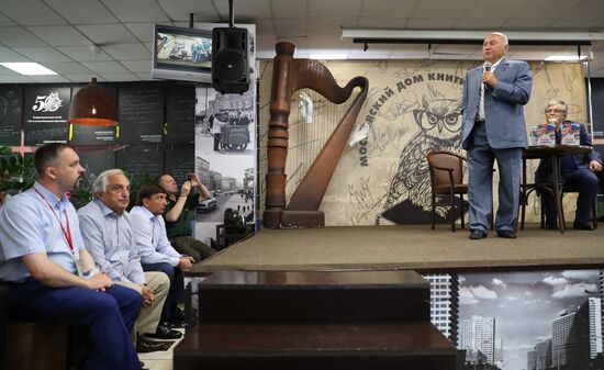 Yury Luzhkov presents book 'Russia is at the Crossroads... Deng Xiaoping and spinsters of monetarism'