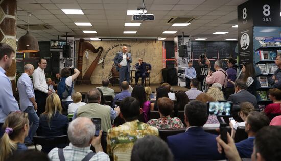 Yury Luzhkov presents book 'Russia is at the Crossroads... Deng Xiaoping and spinsters of monetarism'