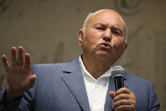 Yury Luzhkov presents book 'Russia is at the Crossroads... Deng Xiaoping and spinsters of monetarism'