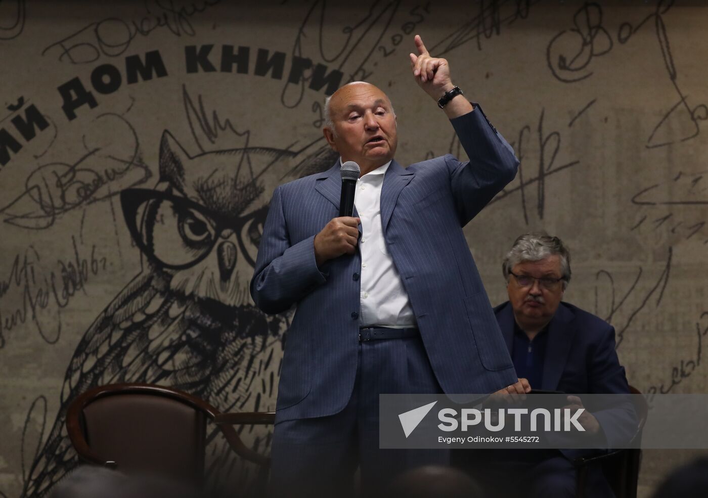 Yury Luzhkov presents book 'Russia is at the Crossroads... Deng Xiaoping and spinsters of monetarism'