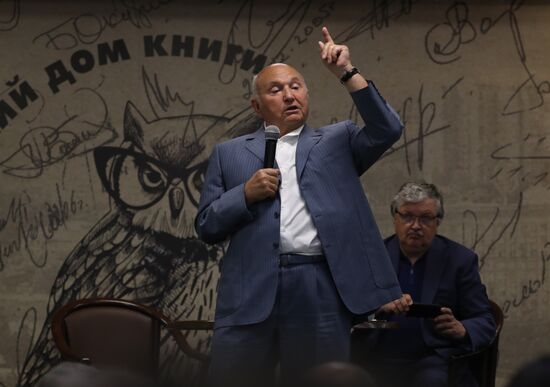 Yury Luzhkov presents book 'Russia is at the Crossroads... Deng Xiaoping and spinsters of monetarism'