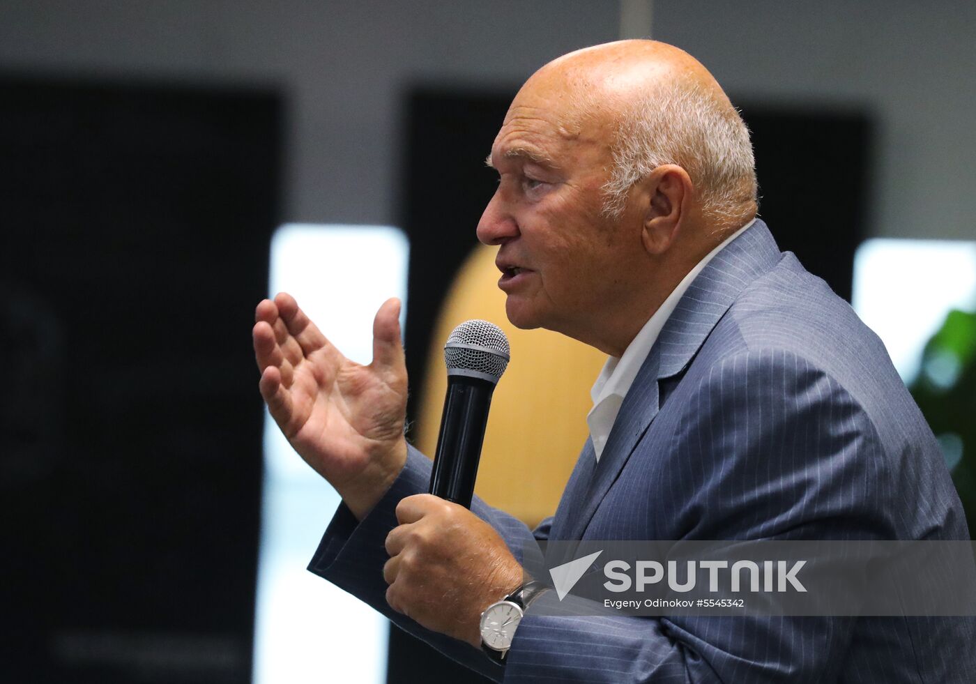 Yury Luzhkov presents book 'Russia is at the Crossroads... Deng Xiaoping and spinsters of monetarism'