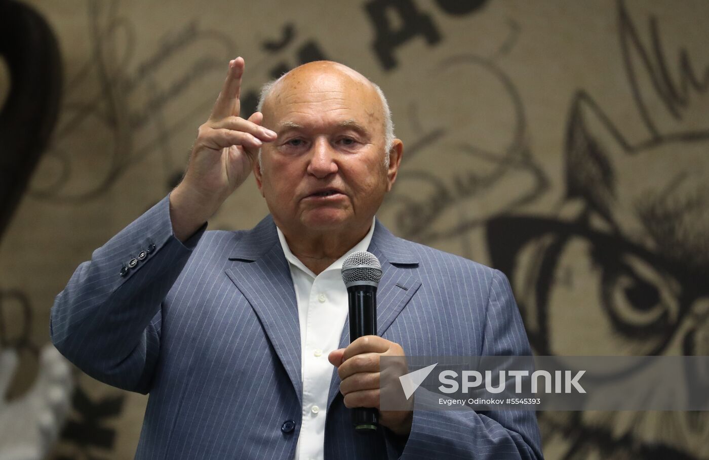 Yury Luzhkov presents book 'Russia is at the Crossroads... Deng Xiaoping and spinsters of monetarism'