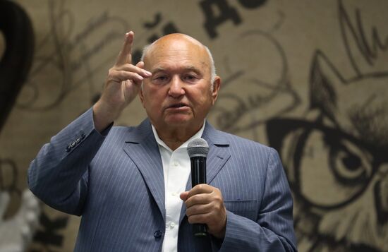 Yury Luzhkov presents book 'Russia is at the Crossroads... Deng Xiaoping and spinsters of monetarism'