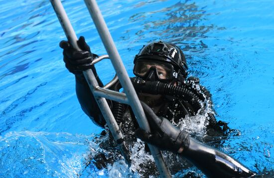 Combat swimmers train at Federal Security Service Special Task Force Center