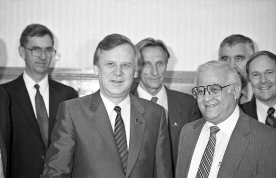 Nikolai Ryzhkov meets with US Congress members