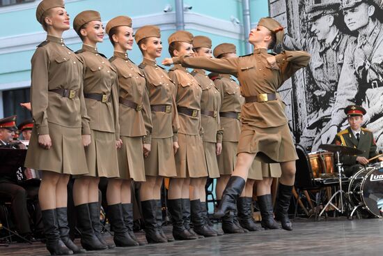June 22, 1941. Moscow. Belorussky Railway Station patriotic campaign