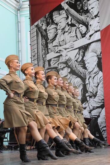 June 22, 1941. Moscow. Belorussky Railway Station patriotic campaign