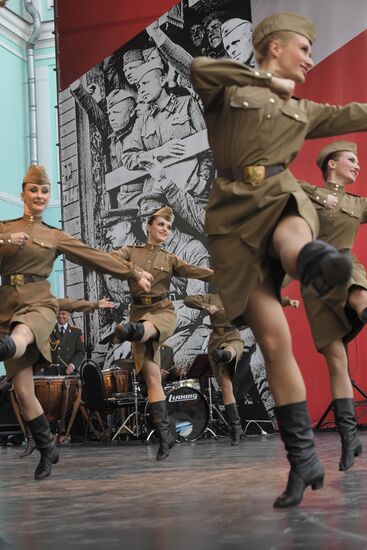 June 22, 1941. Moscow. Belorussky Railway Station patriotic campaign