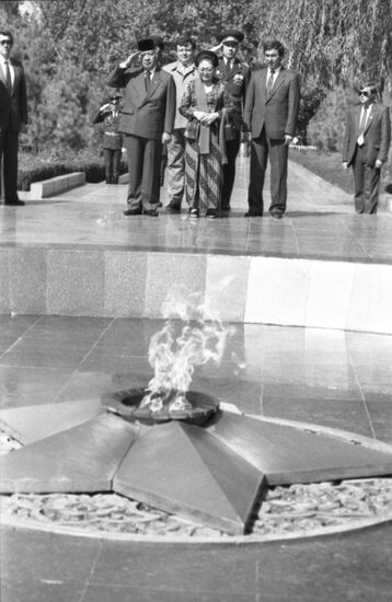 Indonesian President Soeharto visits USSR