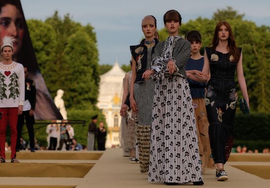 The Power of Beauty. Imperial fashion theatrical defile in Tsarskoye Selo