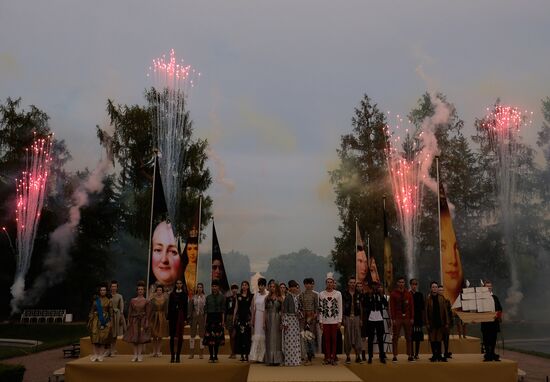 The Power of Beauty. Imperial fashion theatrical defile in Tsarskoye Selo