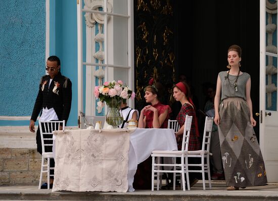 The Power of Beauty. Imperial fashion theatrical defile in Tsarskoye Selo