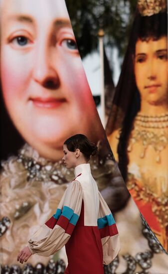 The Power of Beauty. Imperial fashion theatrical defile in Tsarskoye Selo