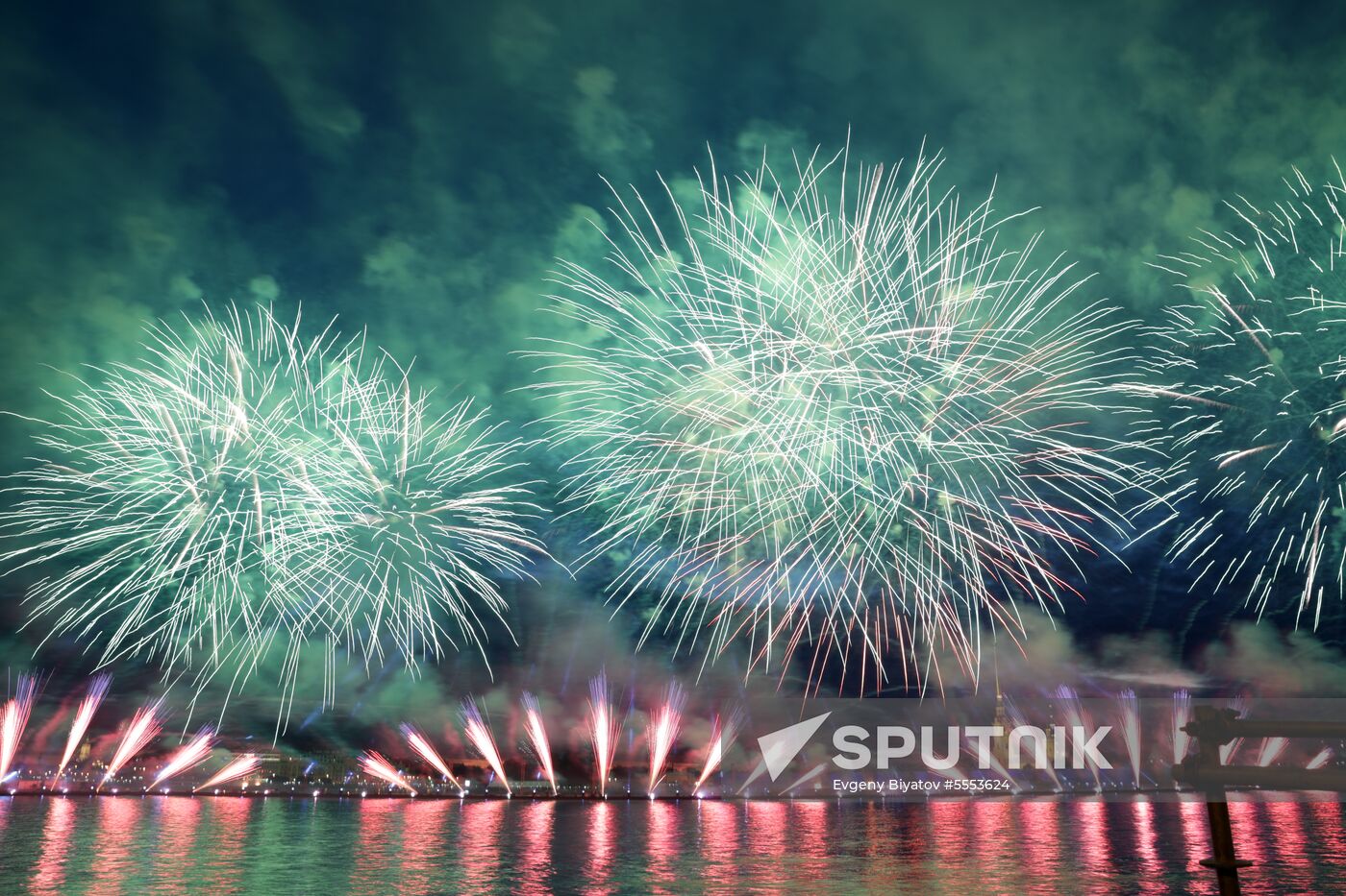 Scarlet Sails festival for high school graduates in St. Petersburg