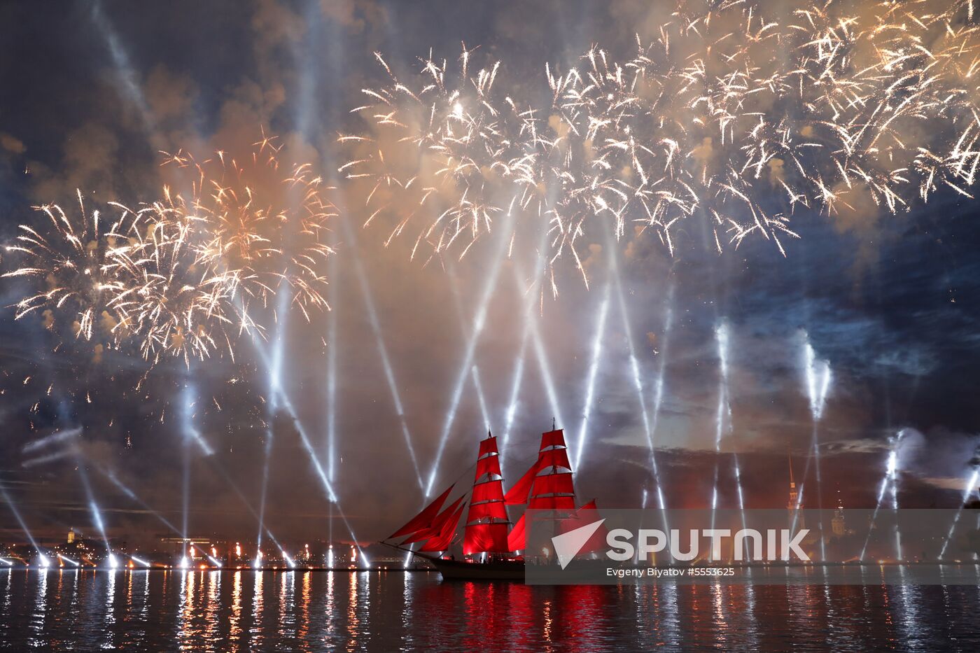 Scarlet Sails festival for high school graduates in St. Petersburg