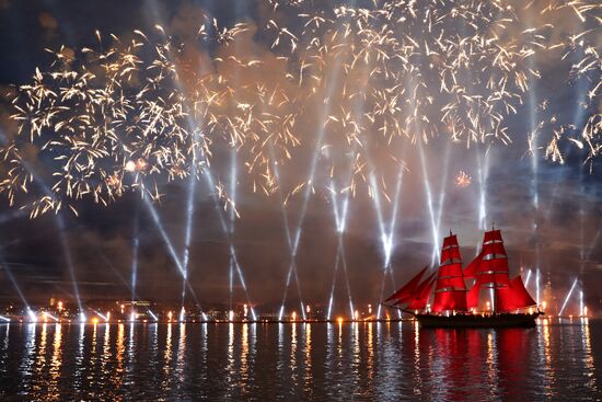 Scarlet Sails festival for high school graduates in St. Petersburg