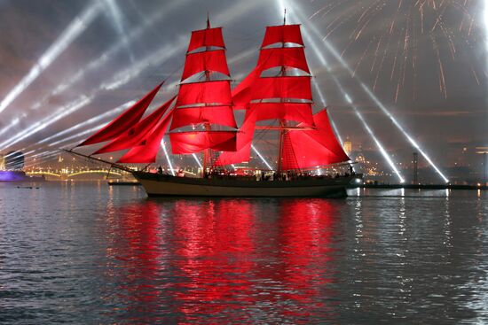Scarlet Sails festival for high school graduates in St. Petersburg