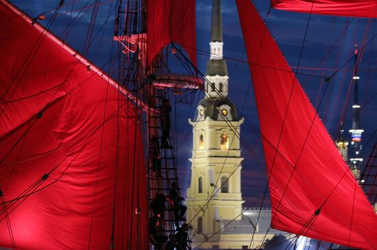Scarlet Sails festival for high school graduates in St. Petersburg