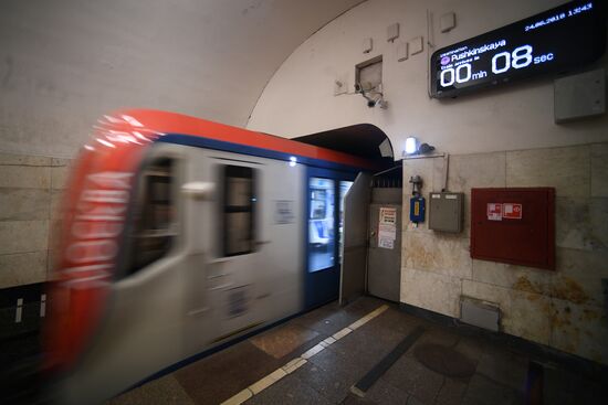 Countdown panel in Moscow metro