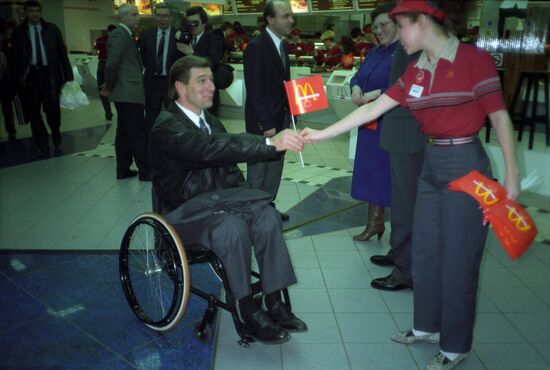 McDonald's opens in Moscow