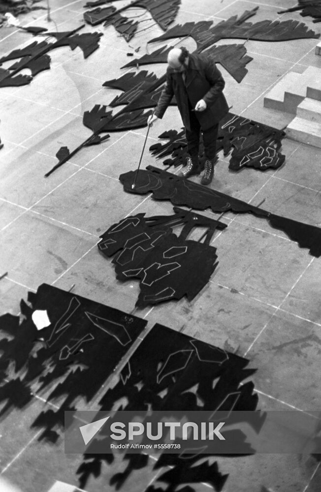 Theatrical artist Zmoiro