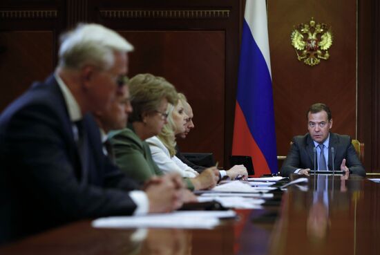 Prime Minister Dmitry Medvedev chairs meeting on measures enhance economic and social development
