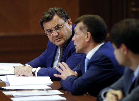Prime Minister Dmitry Medvedev chairs meeting on measures enhance economic and social development