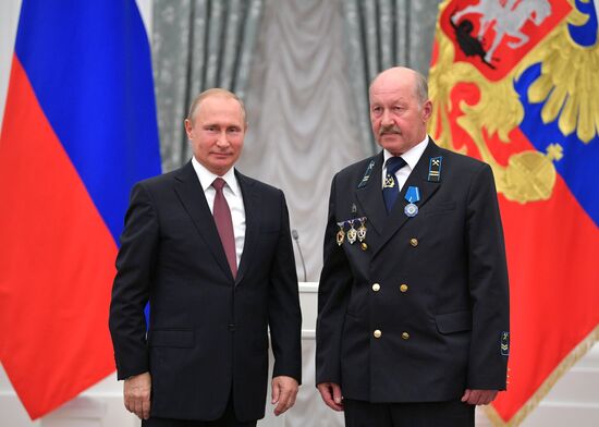 Vladimir Putin presents state prizes in Kremlin