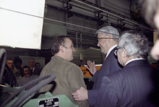 Russian President Boris Yeltsin visits Saratov