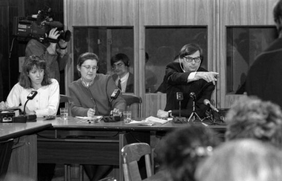 News conference by Michael Emerson
