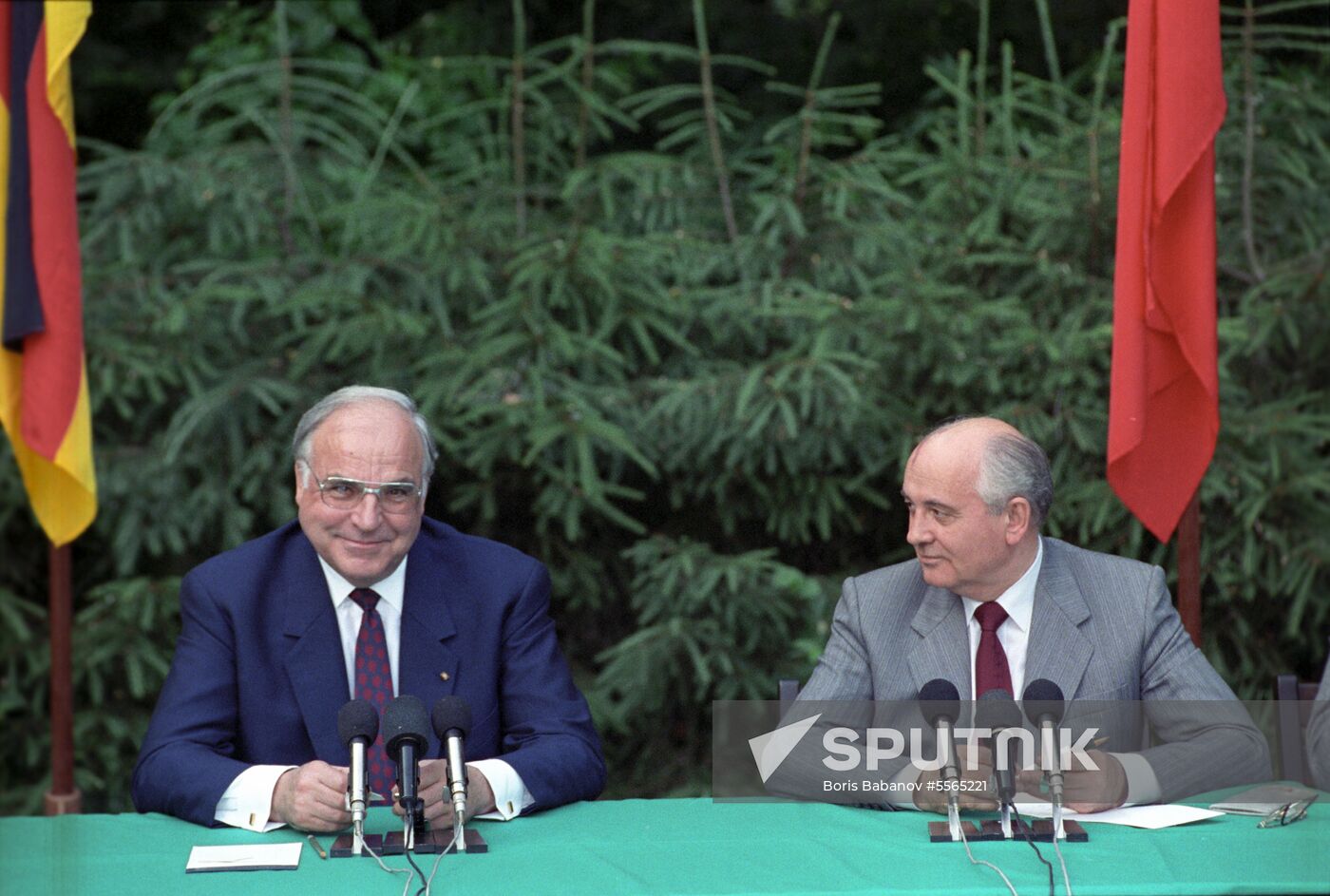Mikhail Gorbachev and Helmut Kohl