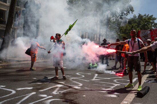 Anti-government rally in Paris