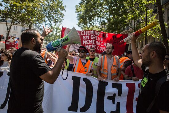 Anti-government rally in Paris