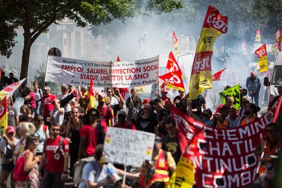 Anti-government rally in Paris