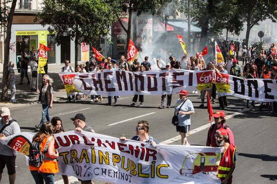 Anti-government rally in Paris