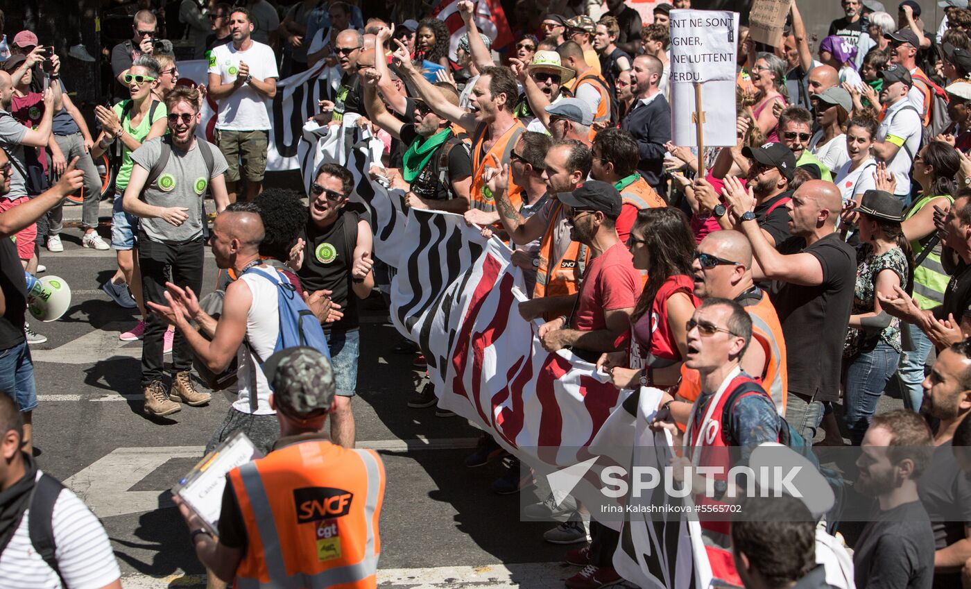 Anti-government rally in Paris