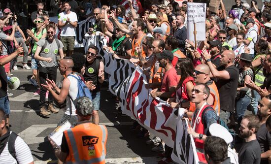 Anti-government rally in Paris