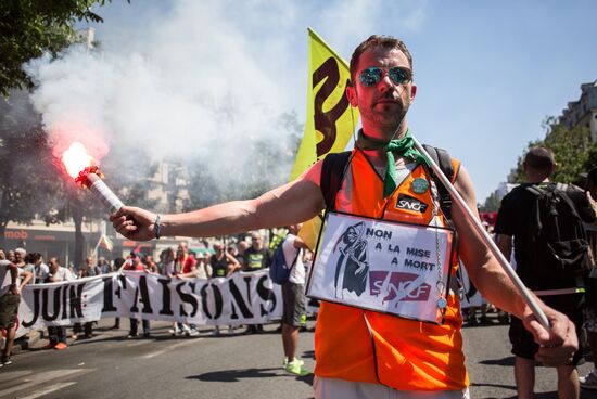 Anti-government rally in Paris