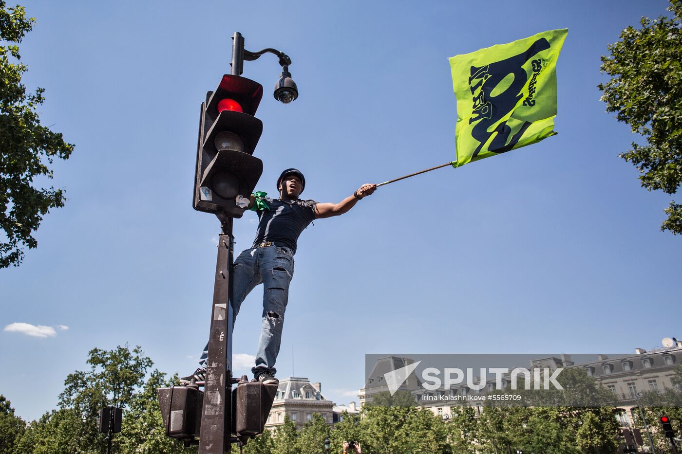 Anti-government rally in Paris