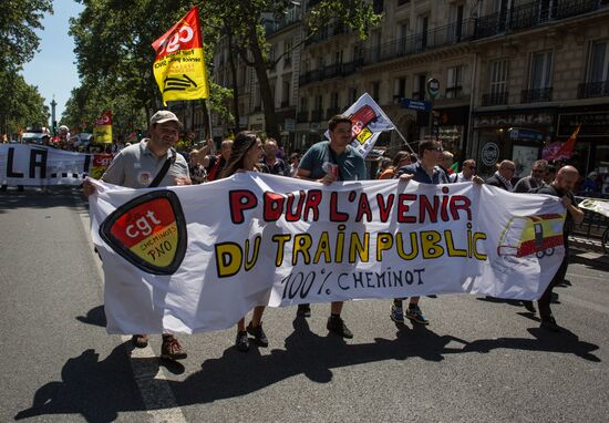 Anti-government rally in Paris