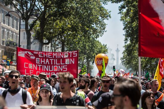 Anti-government rally in Paris