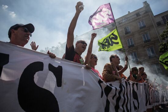 Anti-government rally in Paris