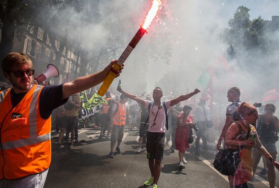 Anti-government rally in Paris