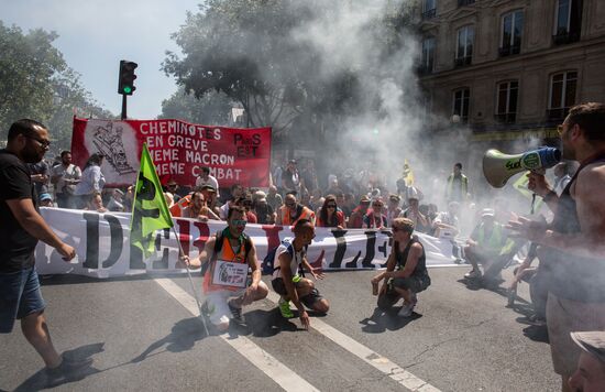 Anti-government rally in Paris
