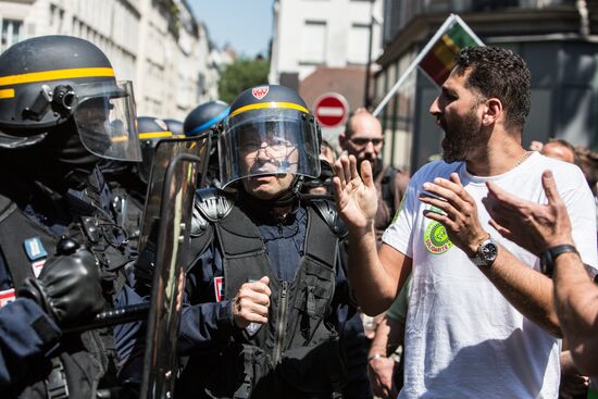 Anti-government rally in Paris